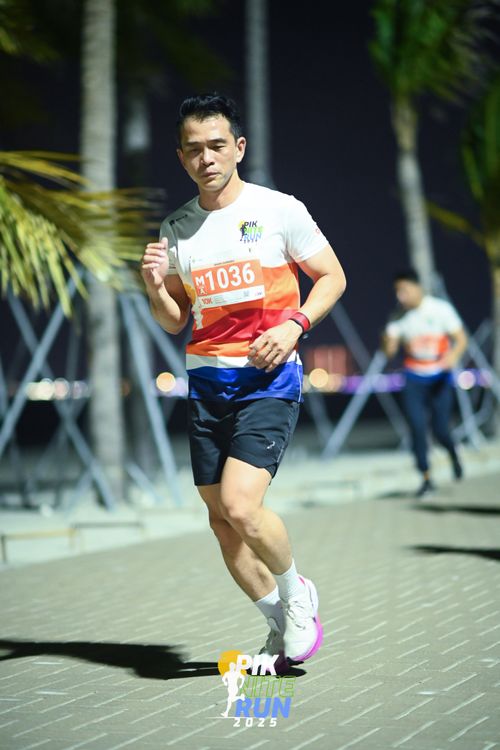 Race photo from PIK NITE RUN 2025