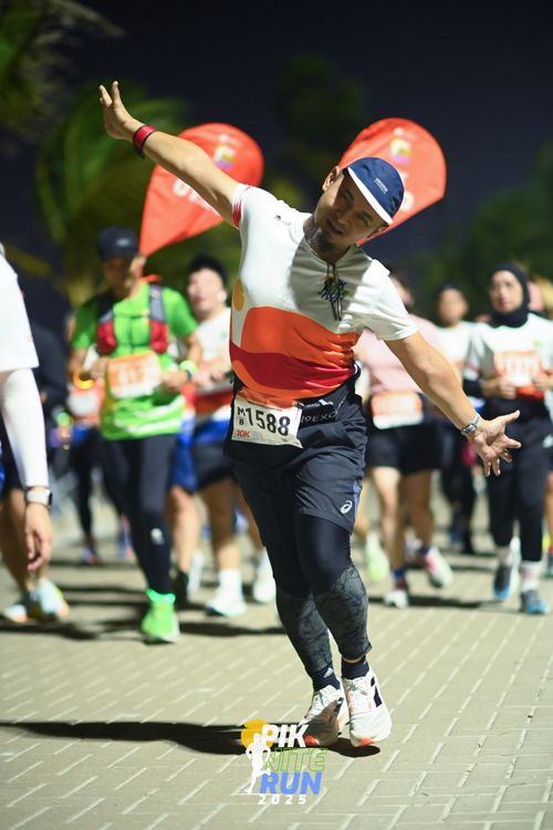 Race photo from PIK NITE RUN 2025