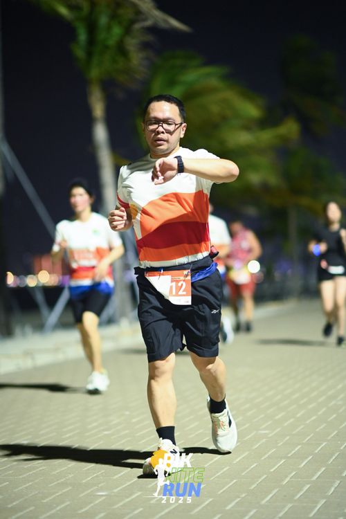 Race photo from PIK NITE RUN 2025