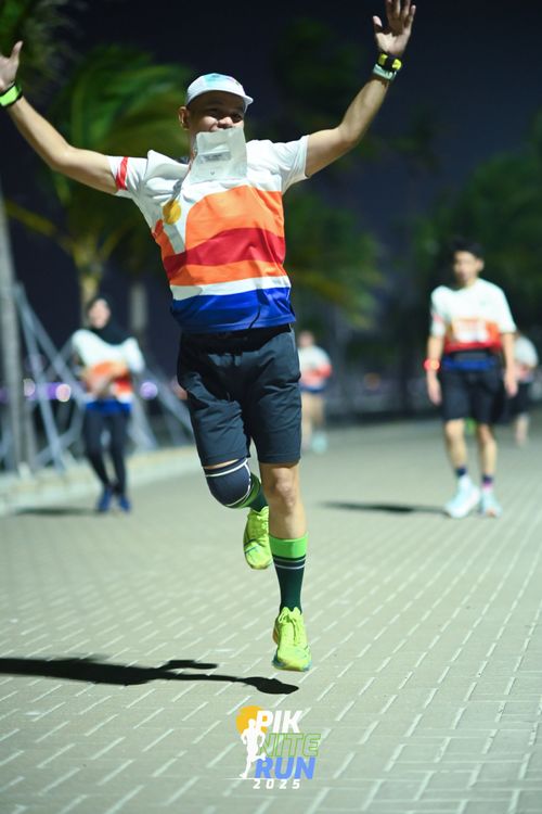 Race photo from PIK NITE RUN 2025