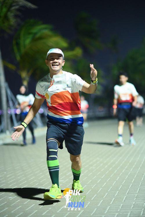 Race photo from PIK NITE RUN 2025