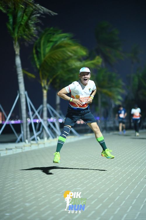 Race photo from PIK NITE RUN 2025
