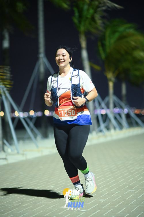 Race photo from PIK NITE RUN 2025