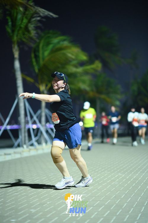 Race photo from PIK NITE RUN 2025