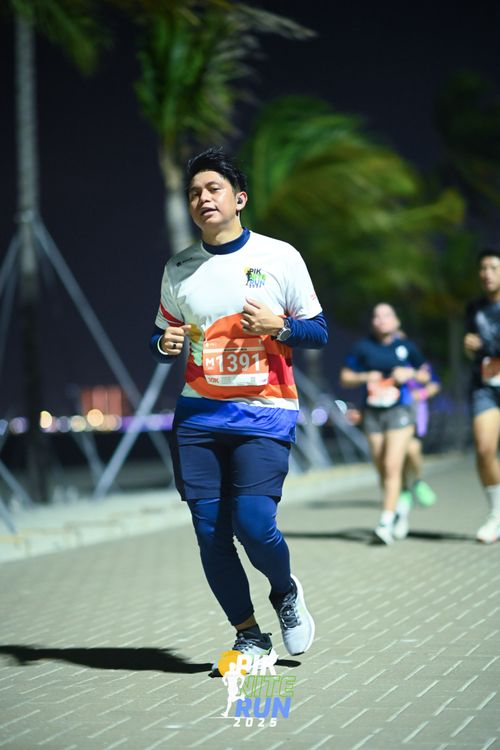 Race photo from PIK NITE RUN 2025