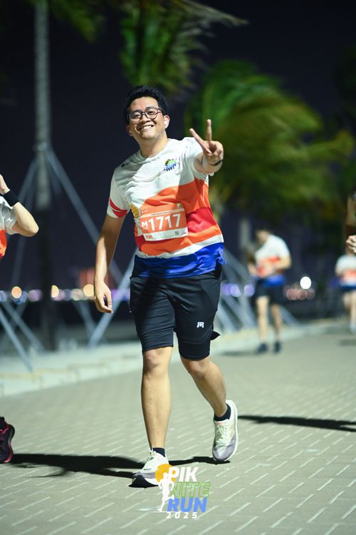 Race photo from PIK NITE RUN 2025