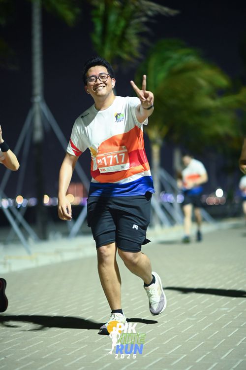 Race photo from PIK NITE RUN 2025