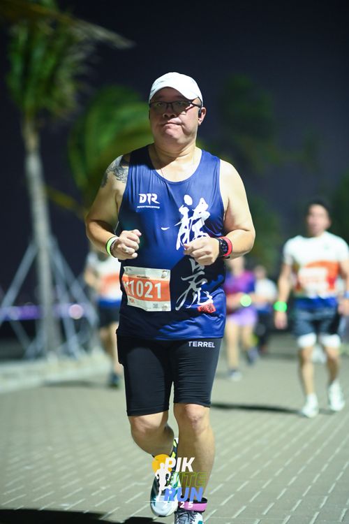 Race photo from PIK NITE RUN 2025