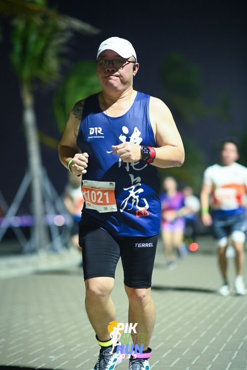 Race photo from PIK NITE RUN 2025