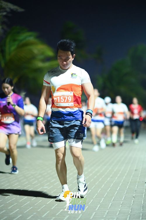 Race photo from PIK NITE RUN 2025