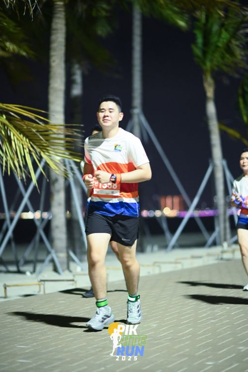 Race photo from PIK NITE RUN 2025