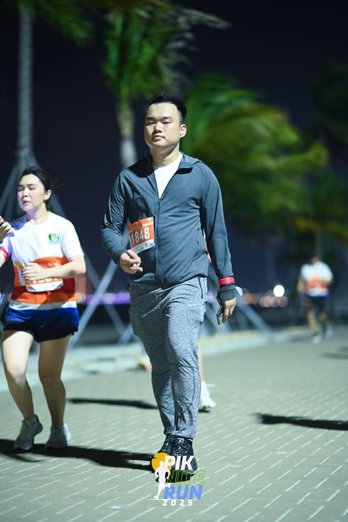 Race photo from PIK NITE RUN 2025