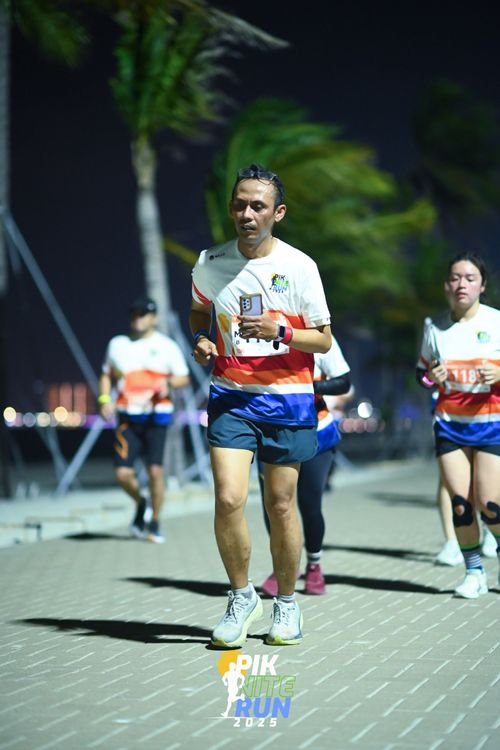Race photo from PIK NITE RUN 2025