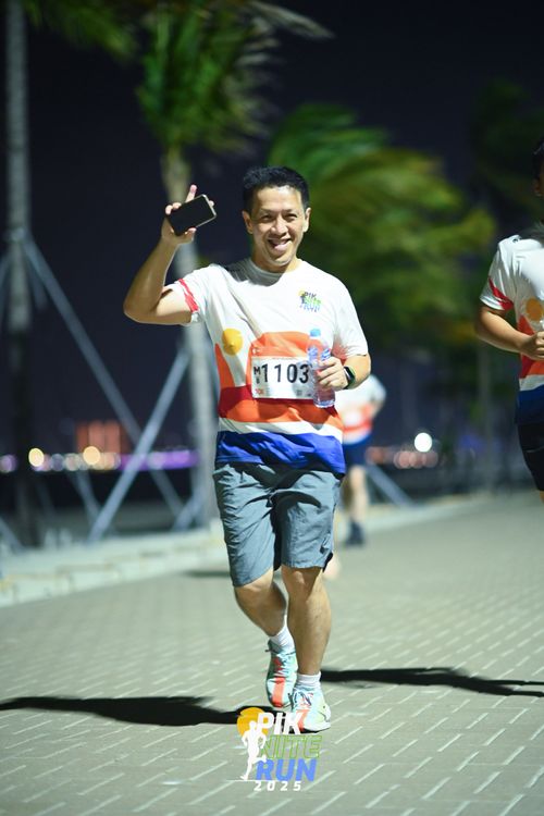 Race photo from PIK NITE RUN 2025