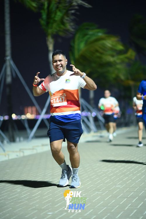 Race photo from PIK NITE RUN 2025