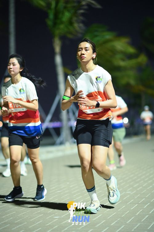 Race photo from PIK NITE RUN 2025