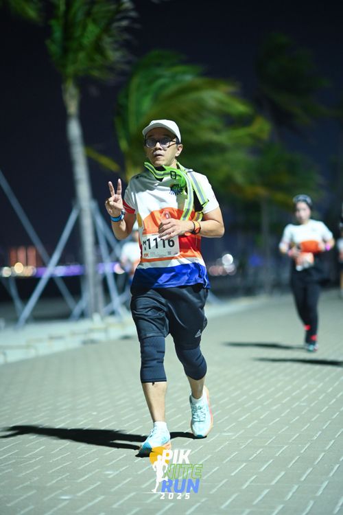 Race photo from PIK NITE RUN 2025