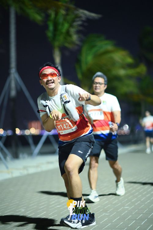 Race photo from PIK NITE RUN 2025