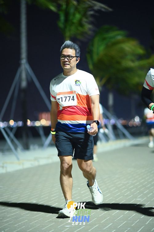 Race photo from PIK NITE RUN 2025