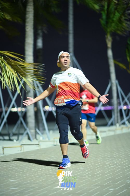 Race photo from PIK NITE RUN 2025