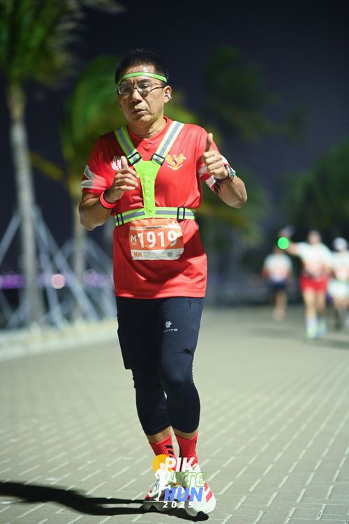 Race photo from PIK NITE RUN 2025