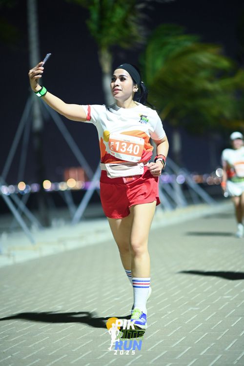 Race photo from PIK NITE RUN 2025