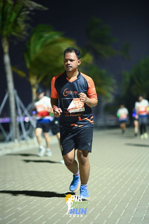 Race photo from PIK NITE RUN 2025