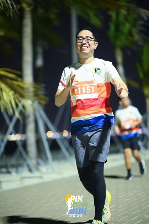 Race photo from PIK NITE RUN 2025