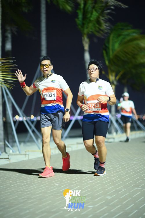 Race photo from PIK NITE RUN 2025
