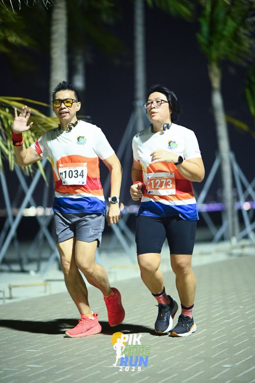 Race photo from PIK NITE RUN 2025