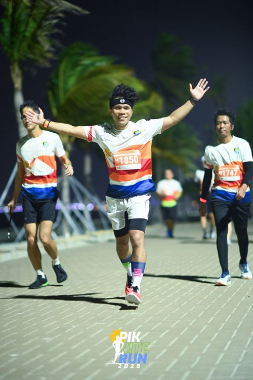 Race photo from PIK NITE RUN 2025