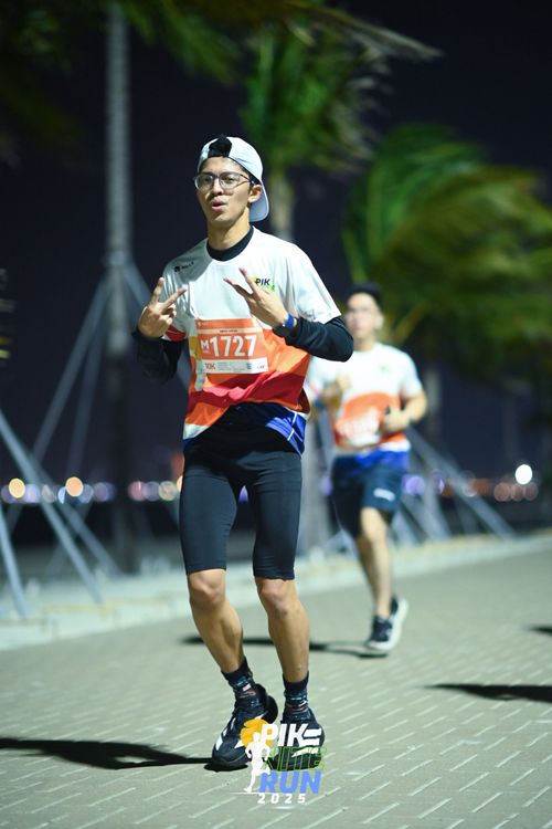 Race photo from PIK NITE RUN 2025