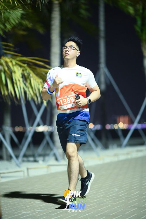Race photo from PIK NITE RUN 2025