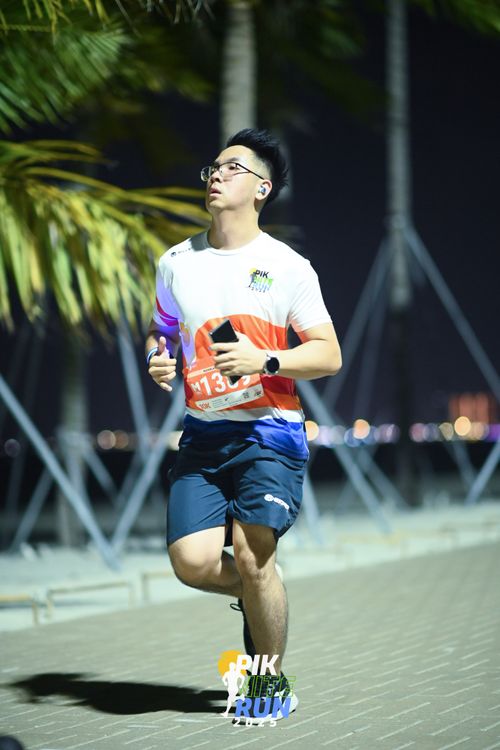 Race photo from PIK NITE RUN 2025