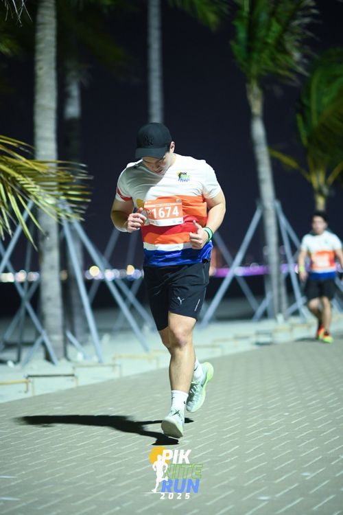 Race photo from PIK NITE RUN 2025