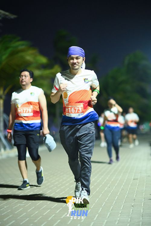 Race photo from PIK NITE RUN 2025