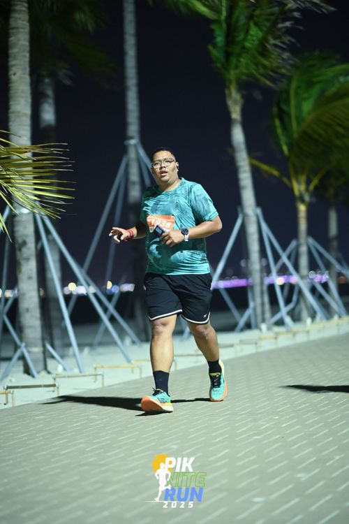 Race photo from PIK NITE RUN 2025