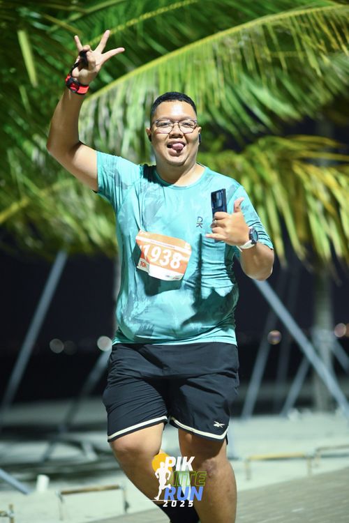 Race photo from PIK NITE RUN 2025
