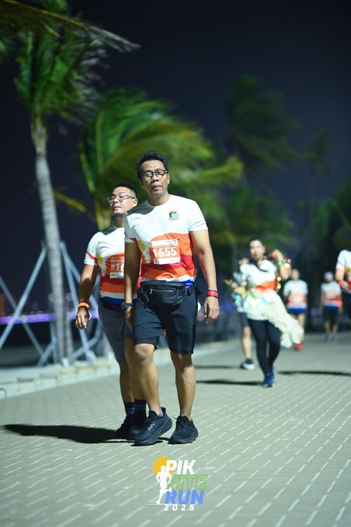 Race photo from PIK NITE RUN 2025