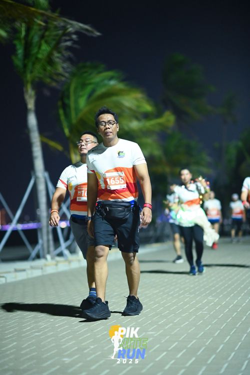 Race photo from PIK NITE RUN 2025