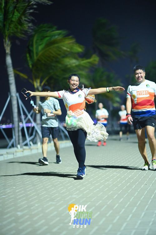 Race photo from PIK NITE RUN 2025