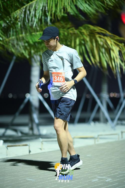 Race photo from PIK NITE RUN 2025