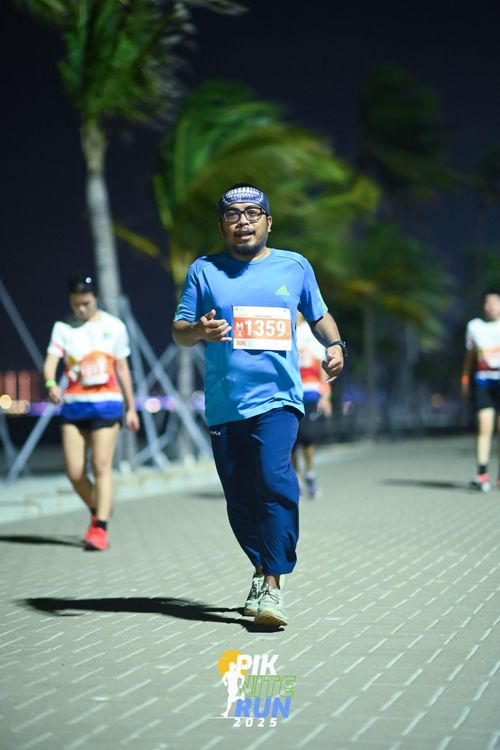 Race photo from PIK NITE RUN 2025