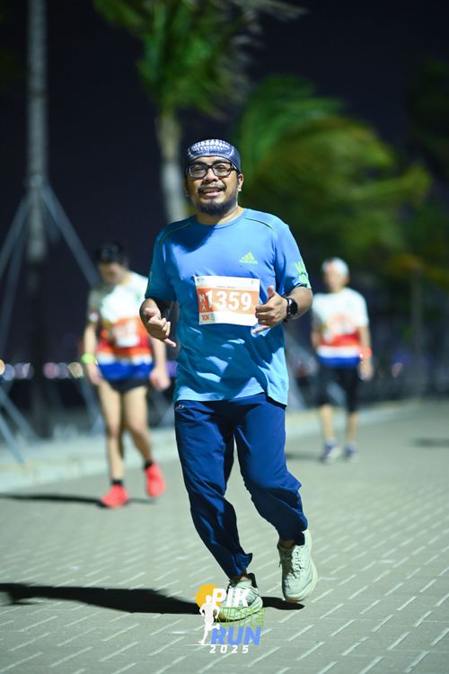 Race photo from PIK NITE RUN 2025