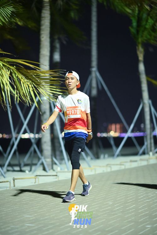 Race photo from PIK NITE RUN 2025