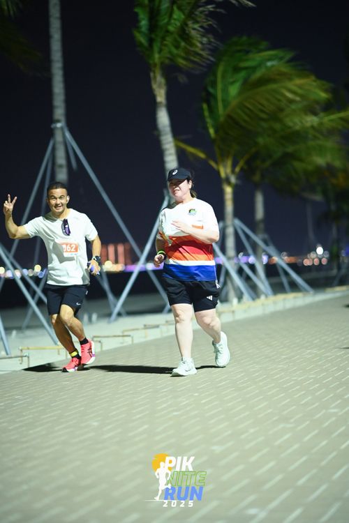 Race photo from PIK NITE RUN 2025