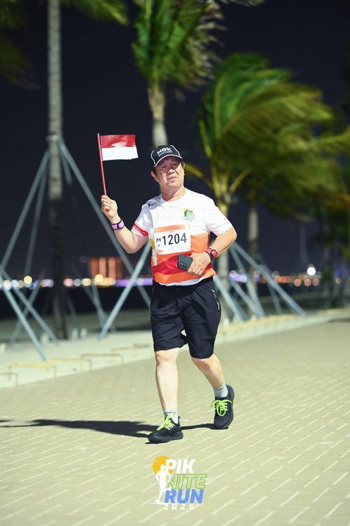 Race photo from PIK NITE RUN 2025