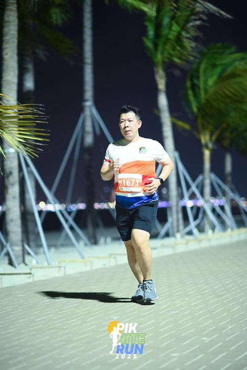 Race photo from PIK NITE RUN 2025