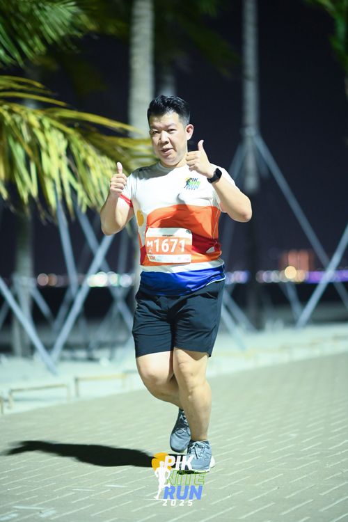 Race photo from PIK NITE RUN 2025