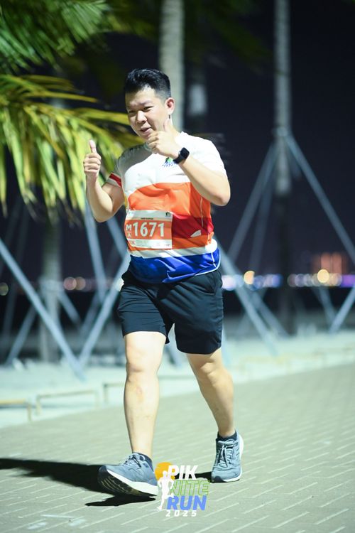 Race photo from PIK NITE RUN 2025